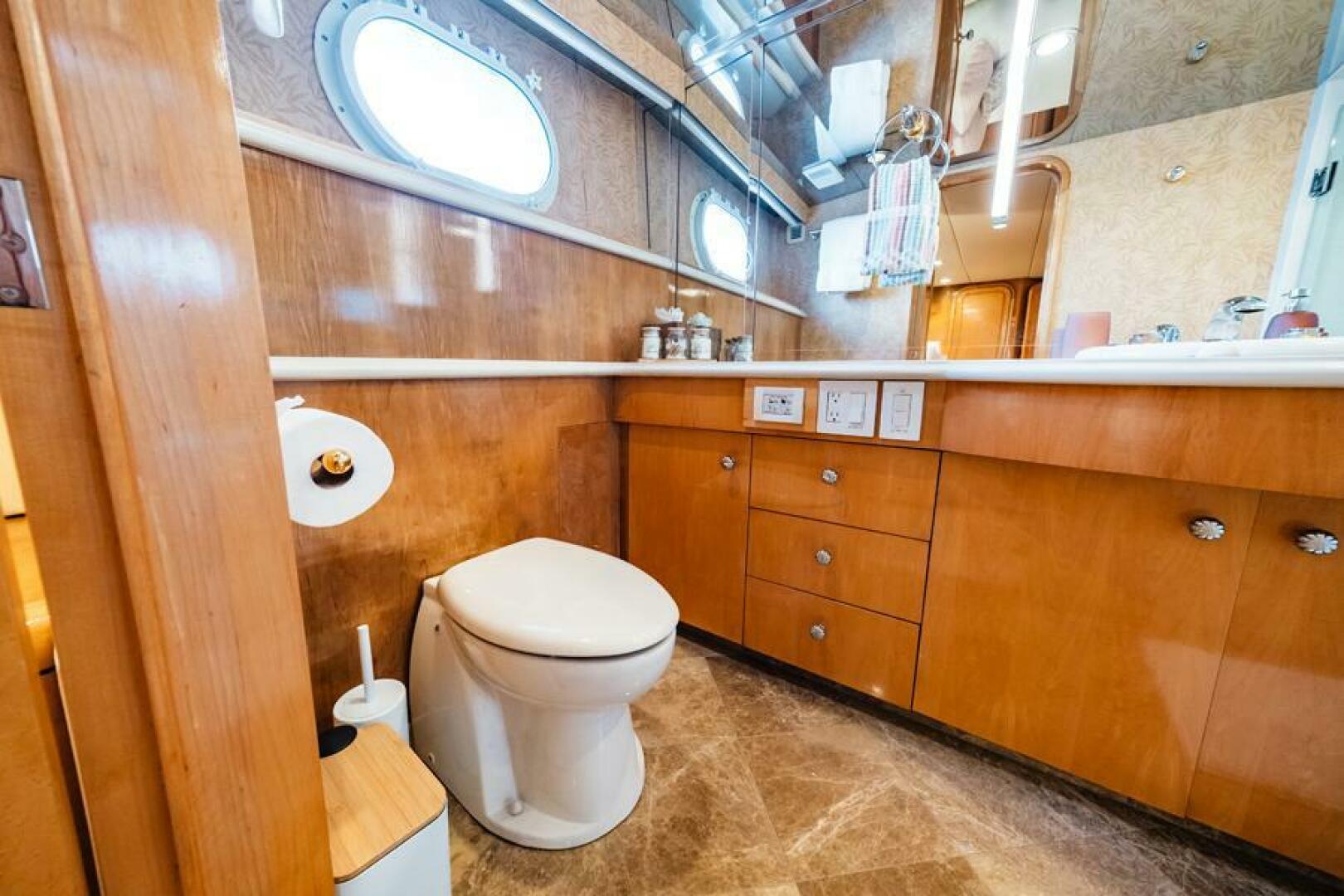 1995 Hatteras Flybridge Motor Yacht - Image 33