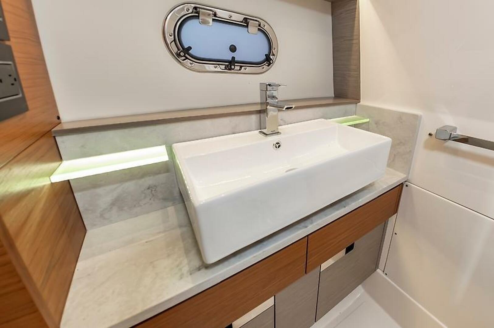 2023 TIARA YACHTS TIARA YACHTS 38 LS Base - Image 34