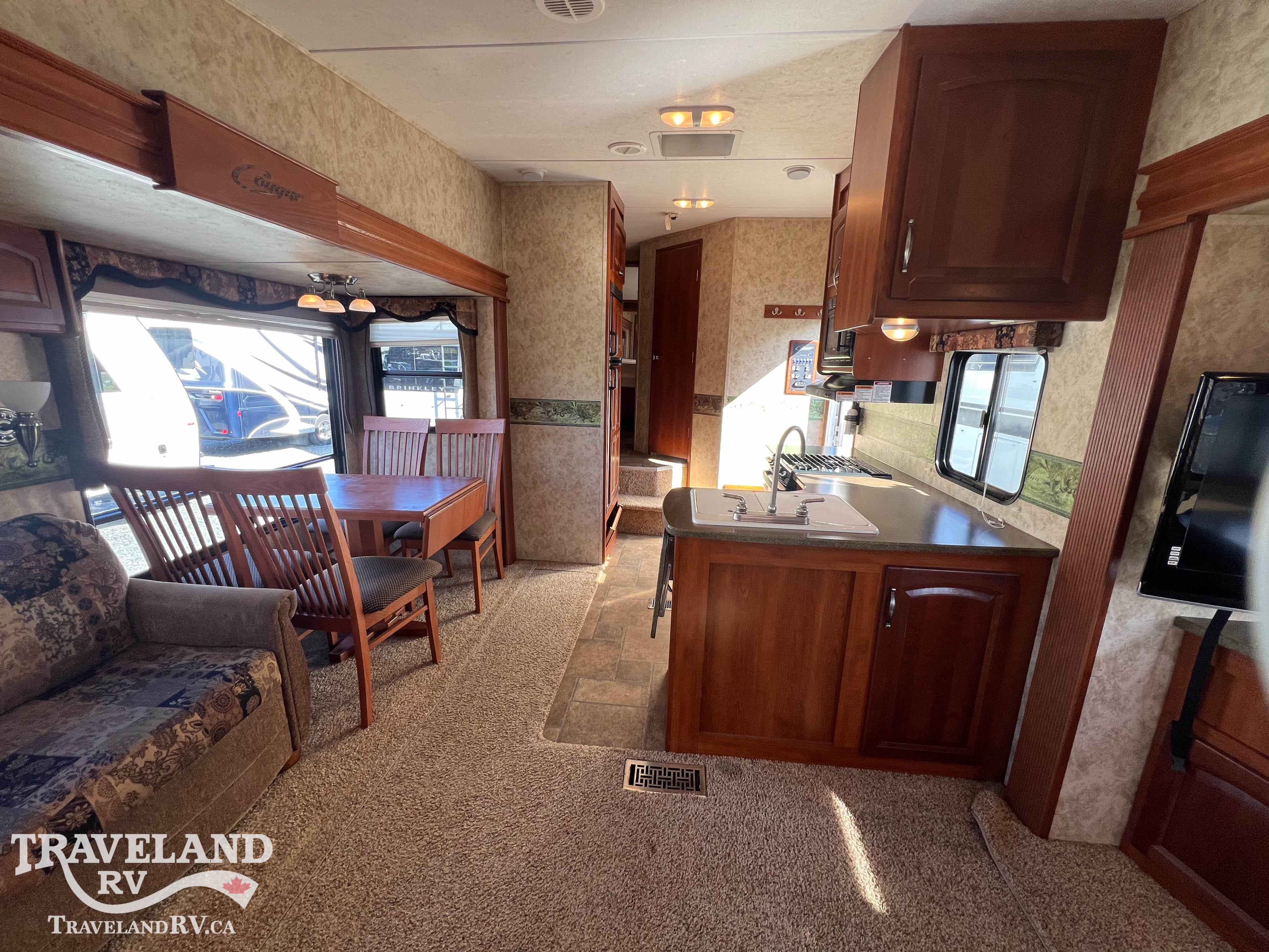 2011 Keystone Cougar 318SAB - Image 7