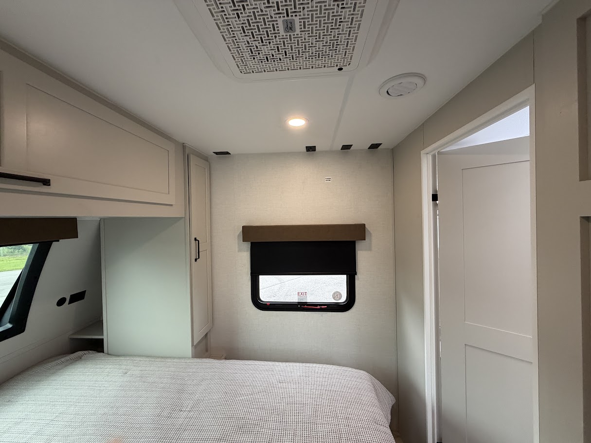 2027 VENTURE RV SPORTTREK 333VIK - Image 42