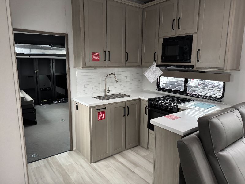2025 Grand Design Momentum G-Class 415G - Image 6
