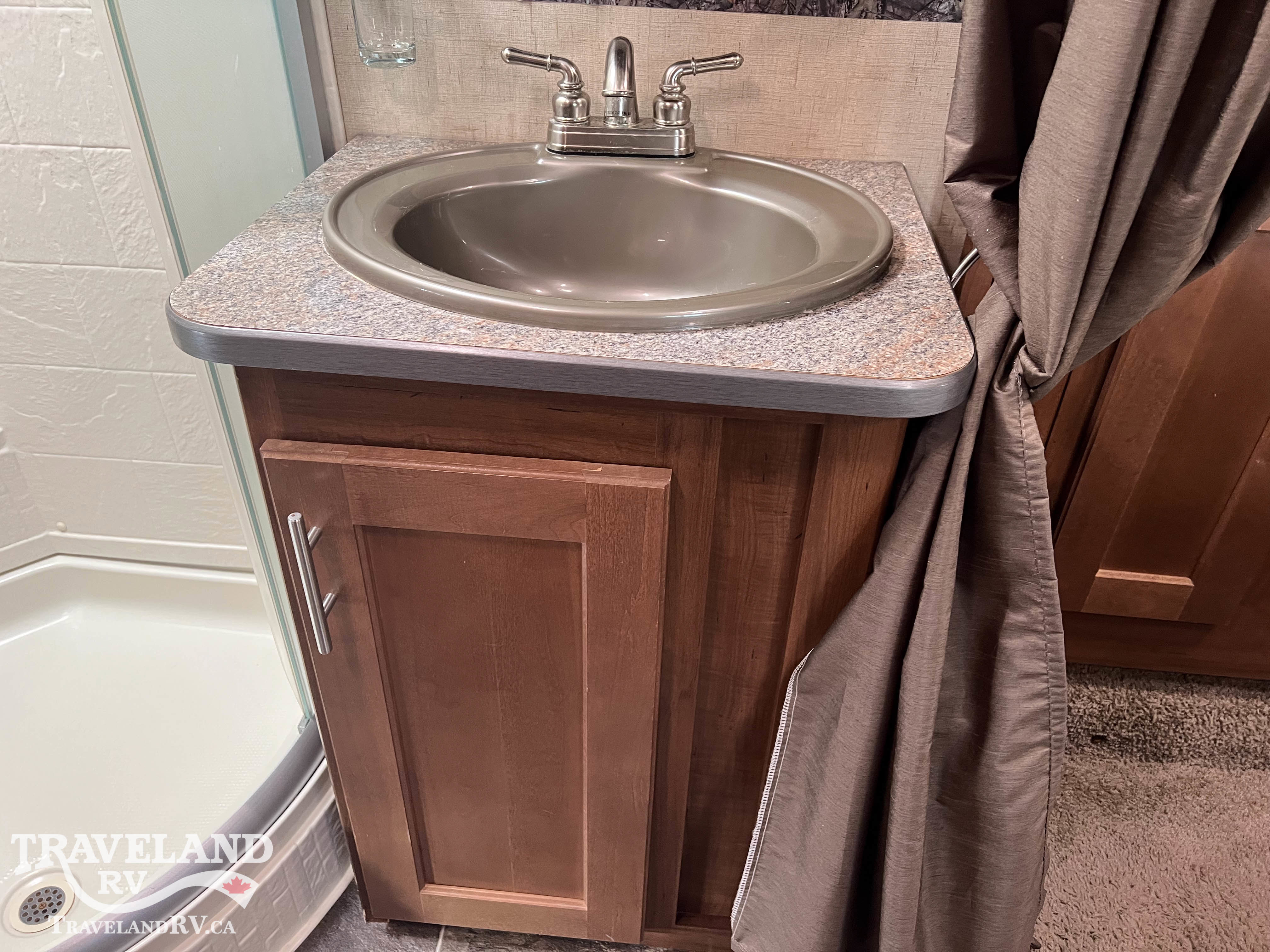 2016 Forest River WILDCAT 242RL - Image 28