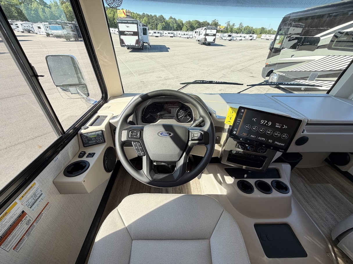 2027 THOR MOTOR COACH HURRICANE 36H - Image 9