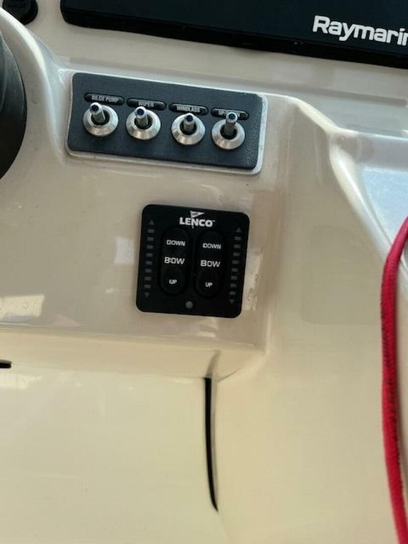 2018 Boston Whaler 270 Vantage - Image 13