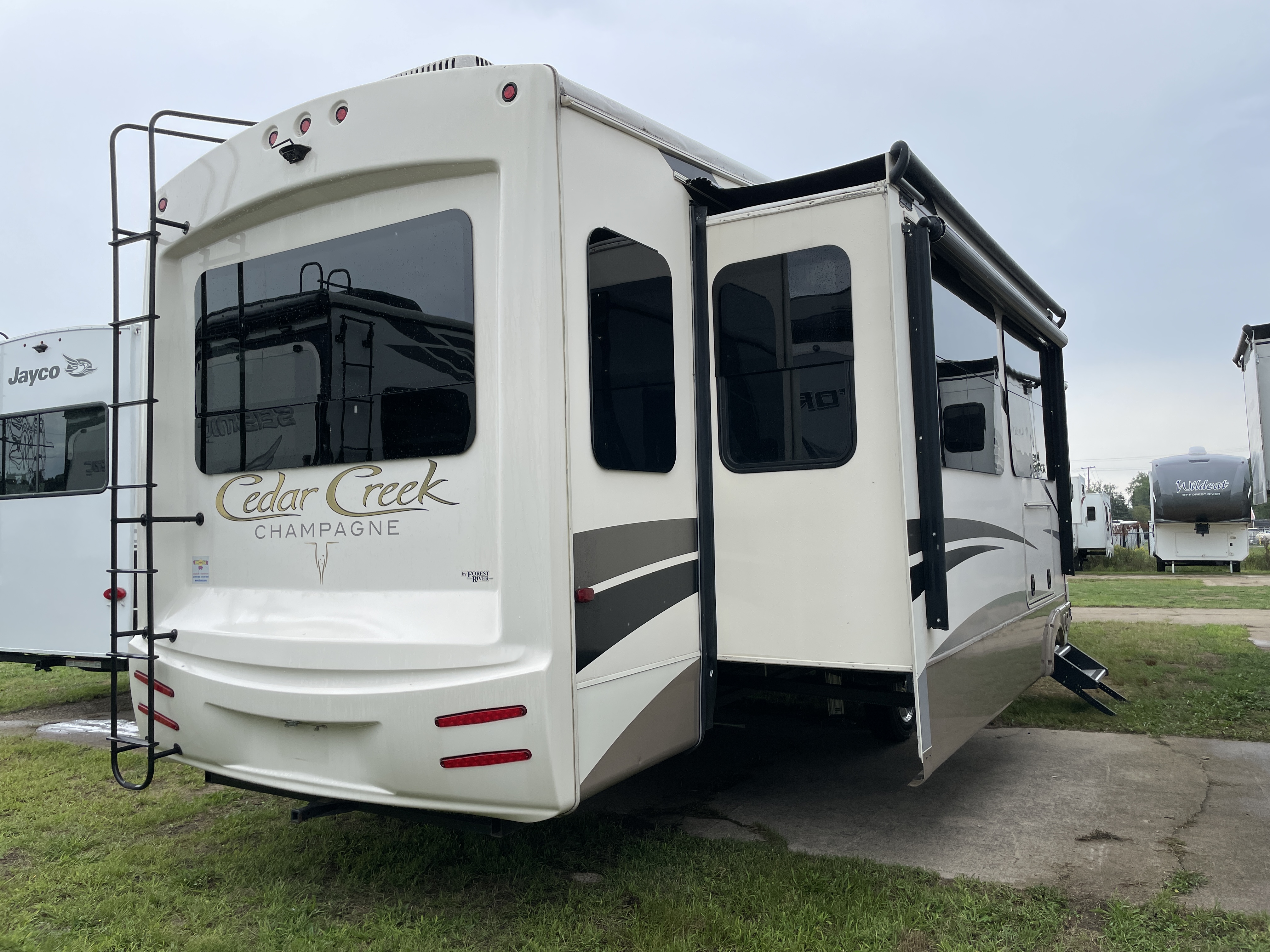 2018 Forest River Cedar Creek Champagne Edition 38EL - Image 4