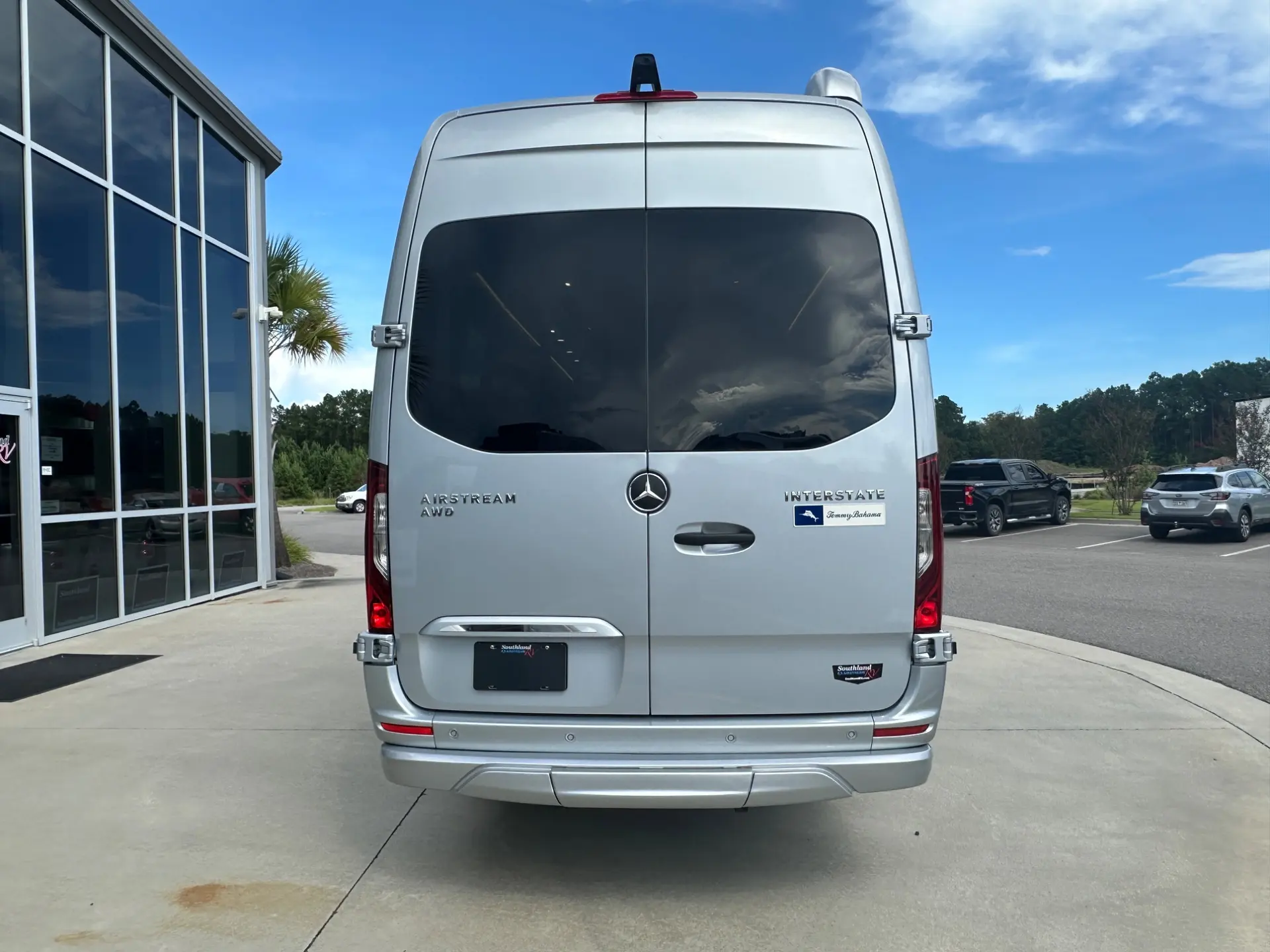 2027 Airstream Interstate 24GL Tommy Bahama - Image 5