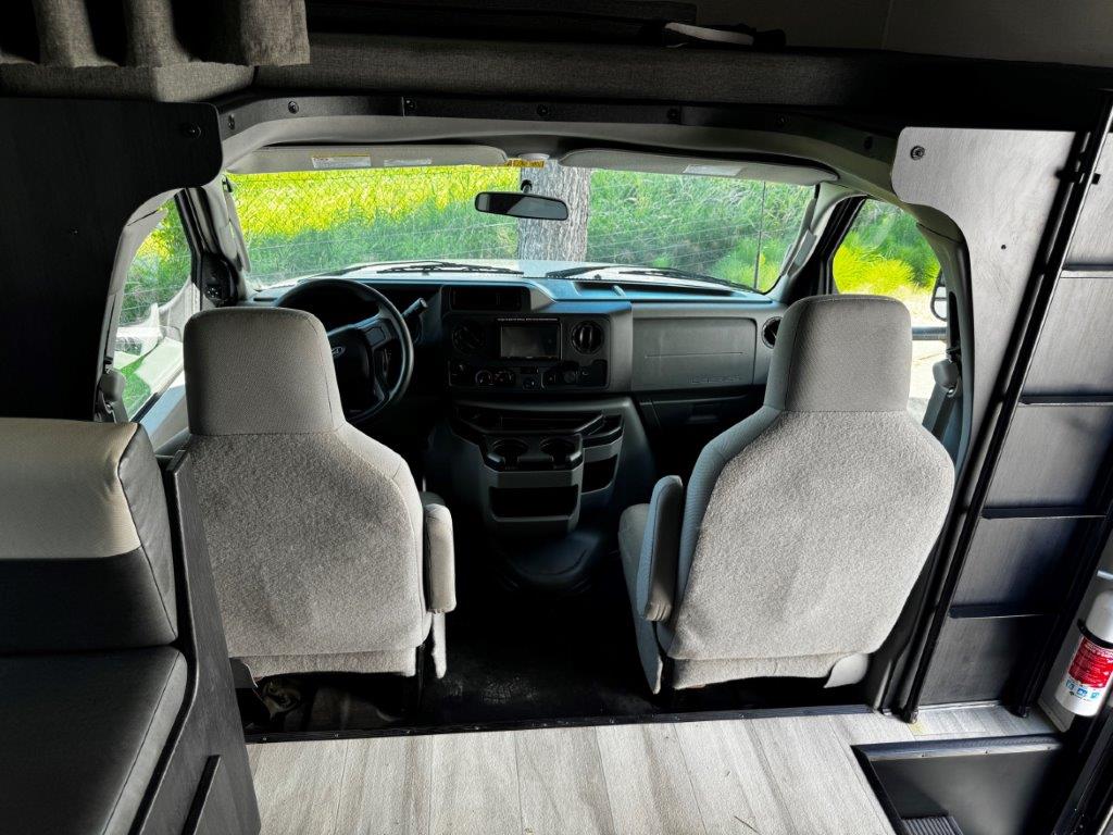 2026 Forest River Sunseeker LE 2550DSLE - Image 6