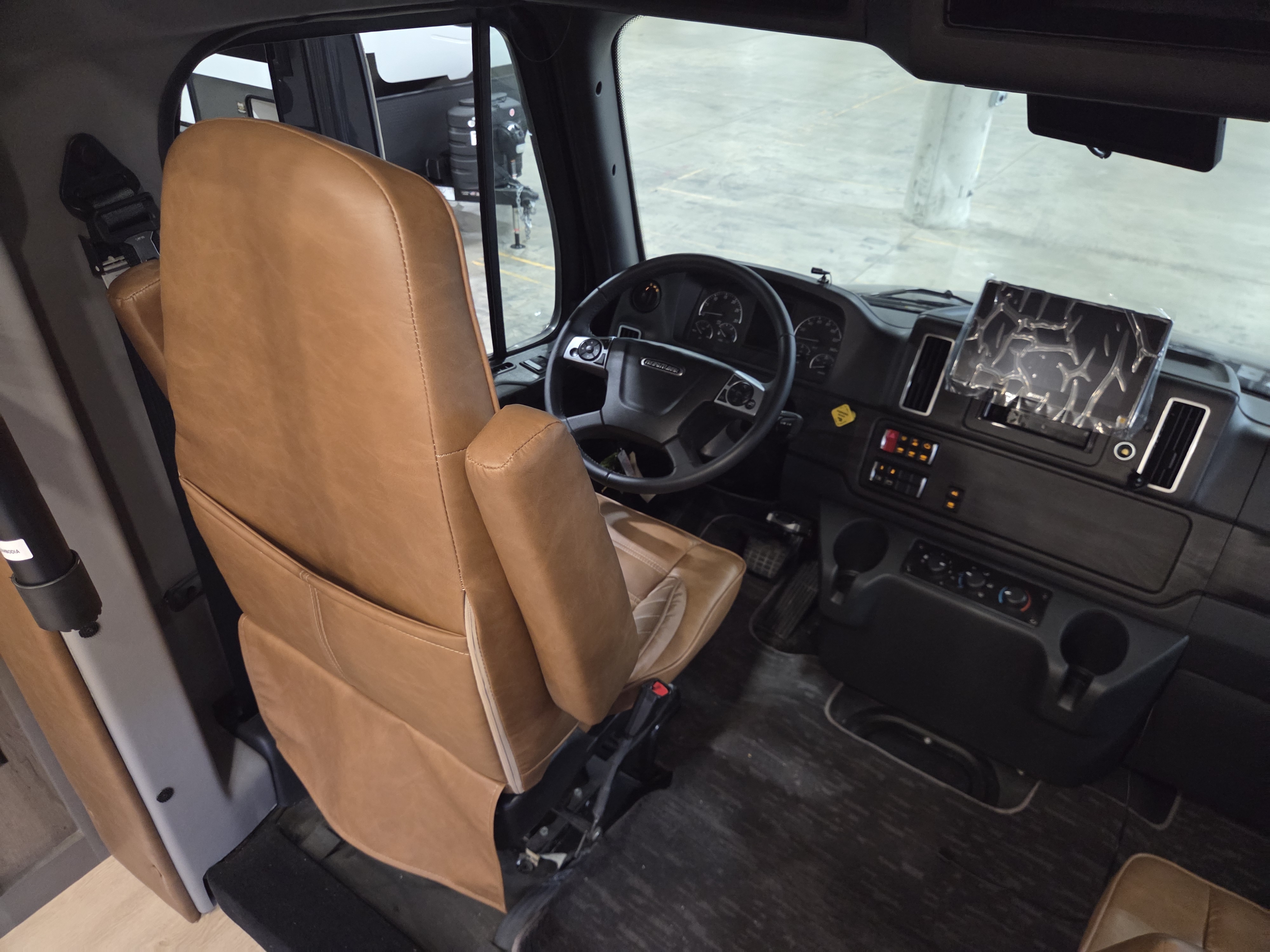 2026 Dynamax Europa 34SS - Image 27