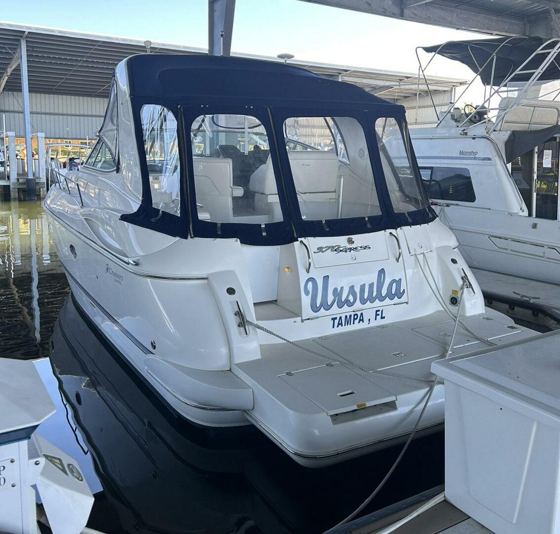 2006 Cruisers Yachts 370 Express - Image 16