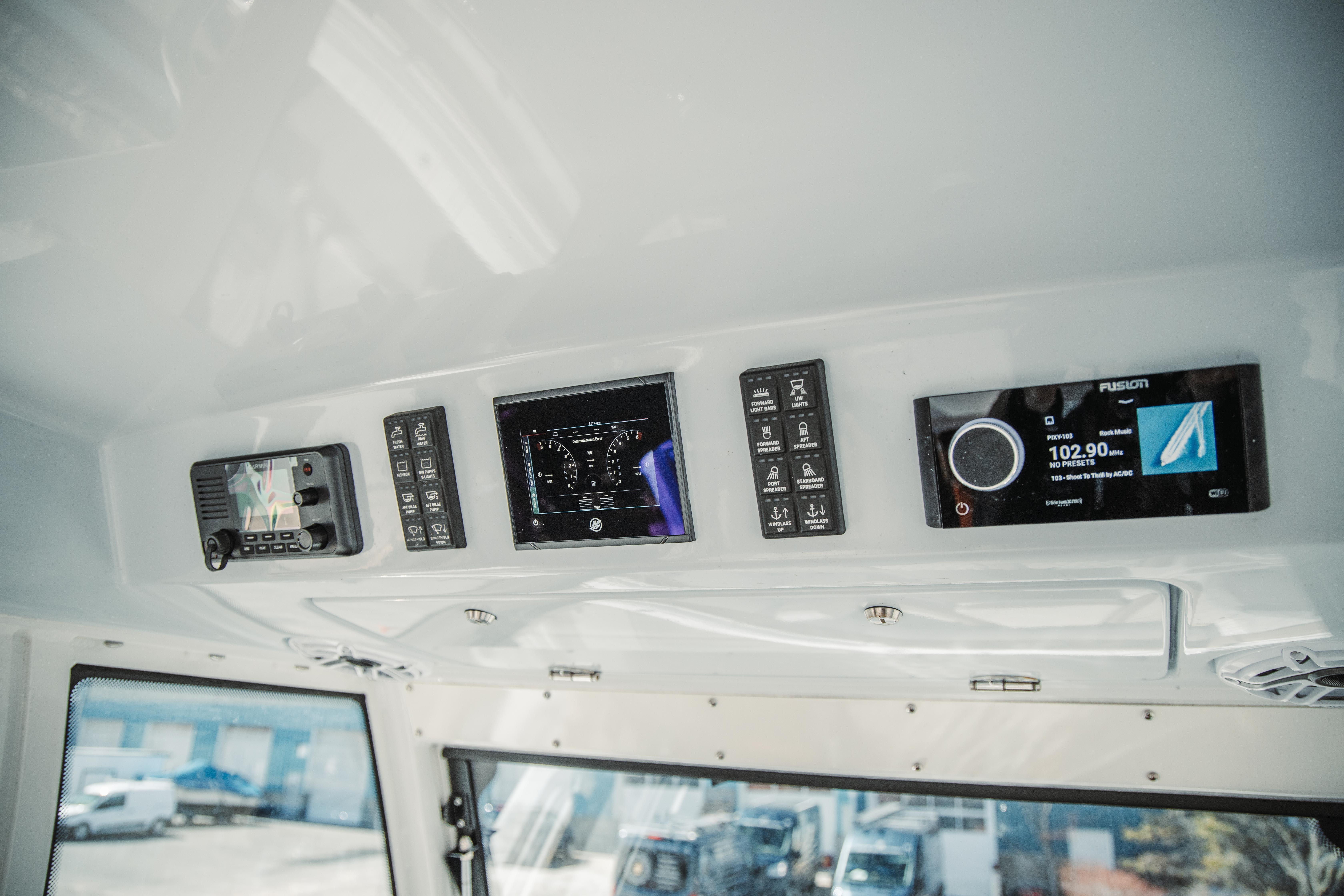 2024 Everglades 315 Center Console Standard - Image 81