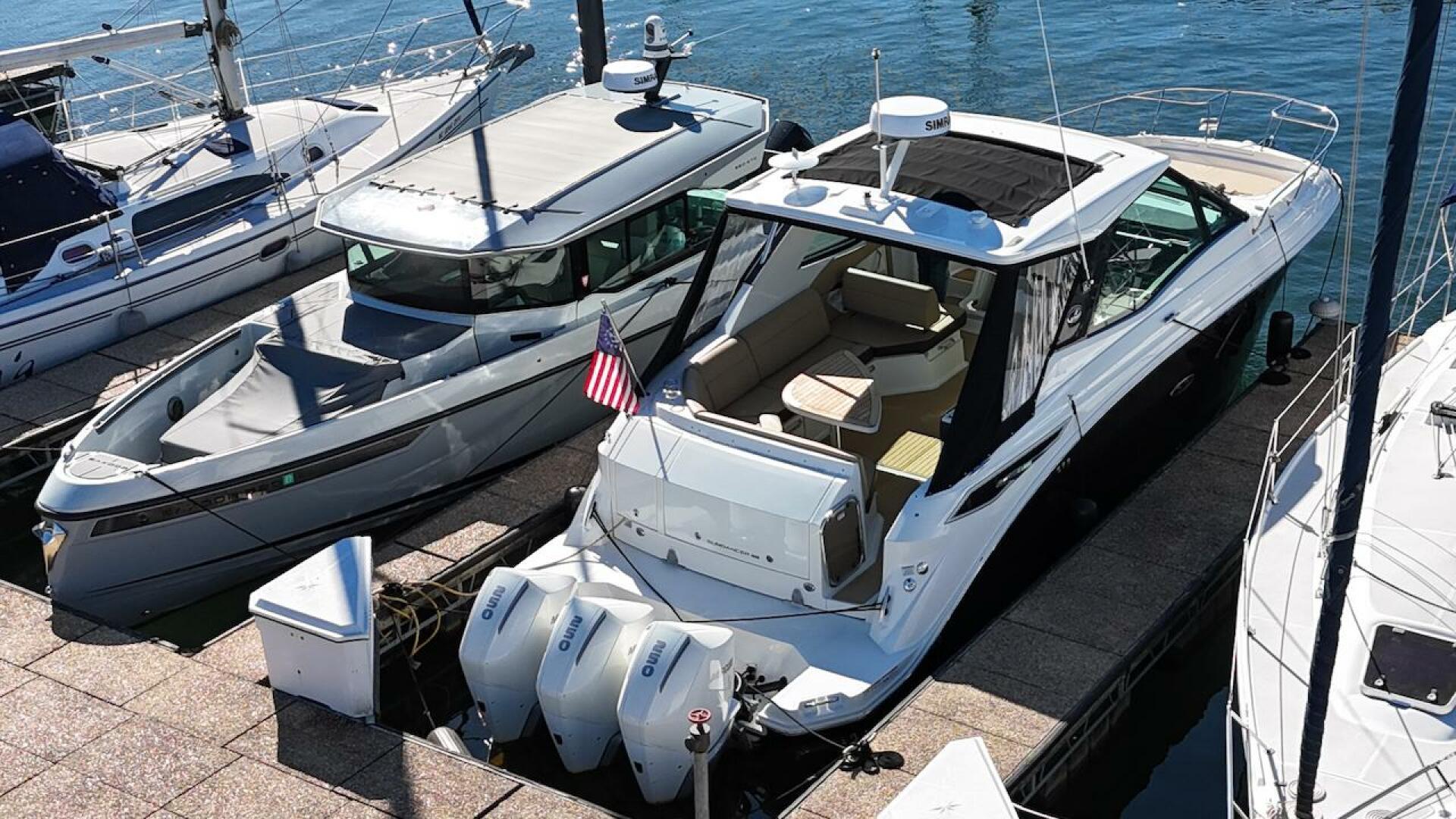 2023 Sea Ray 320 Outboard - Image 6