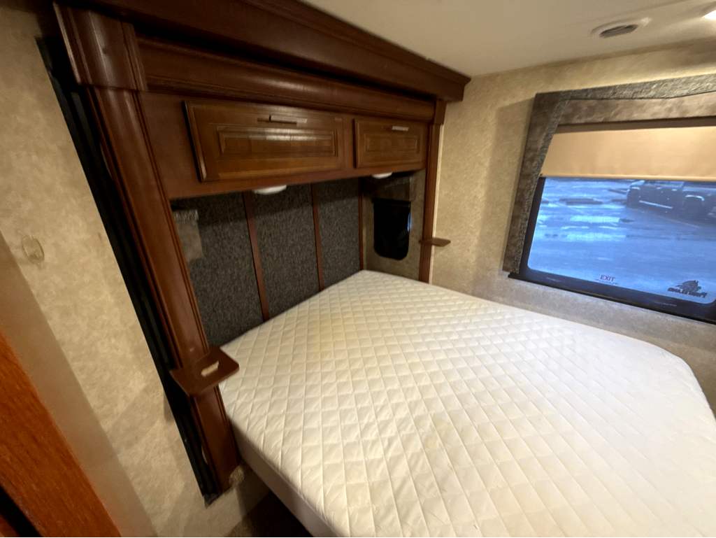2016 FOREST RIVER GEORGETOWN 328TS - Image 24
