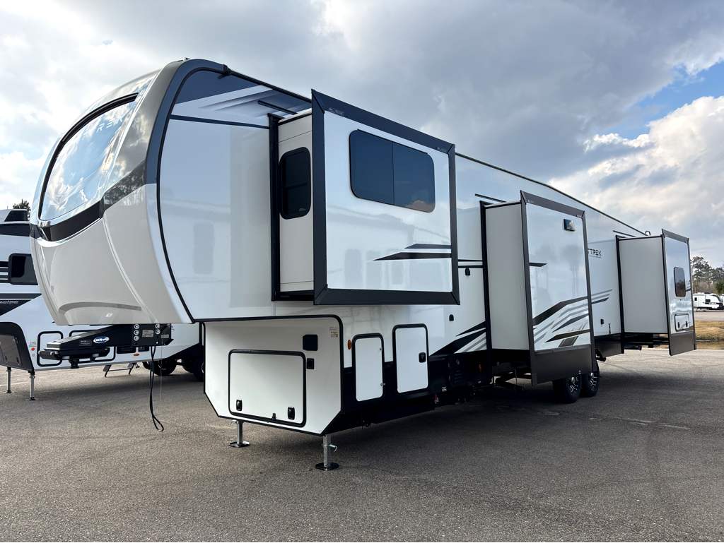 2026 VENTURE RV SPORTTREK 365VFL - Image 3