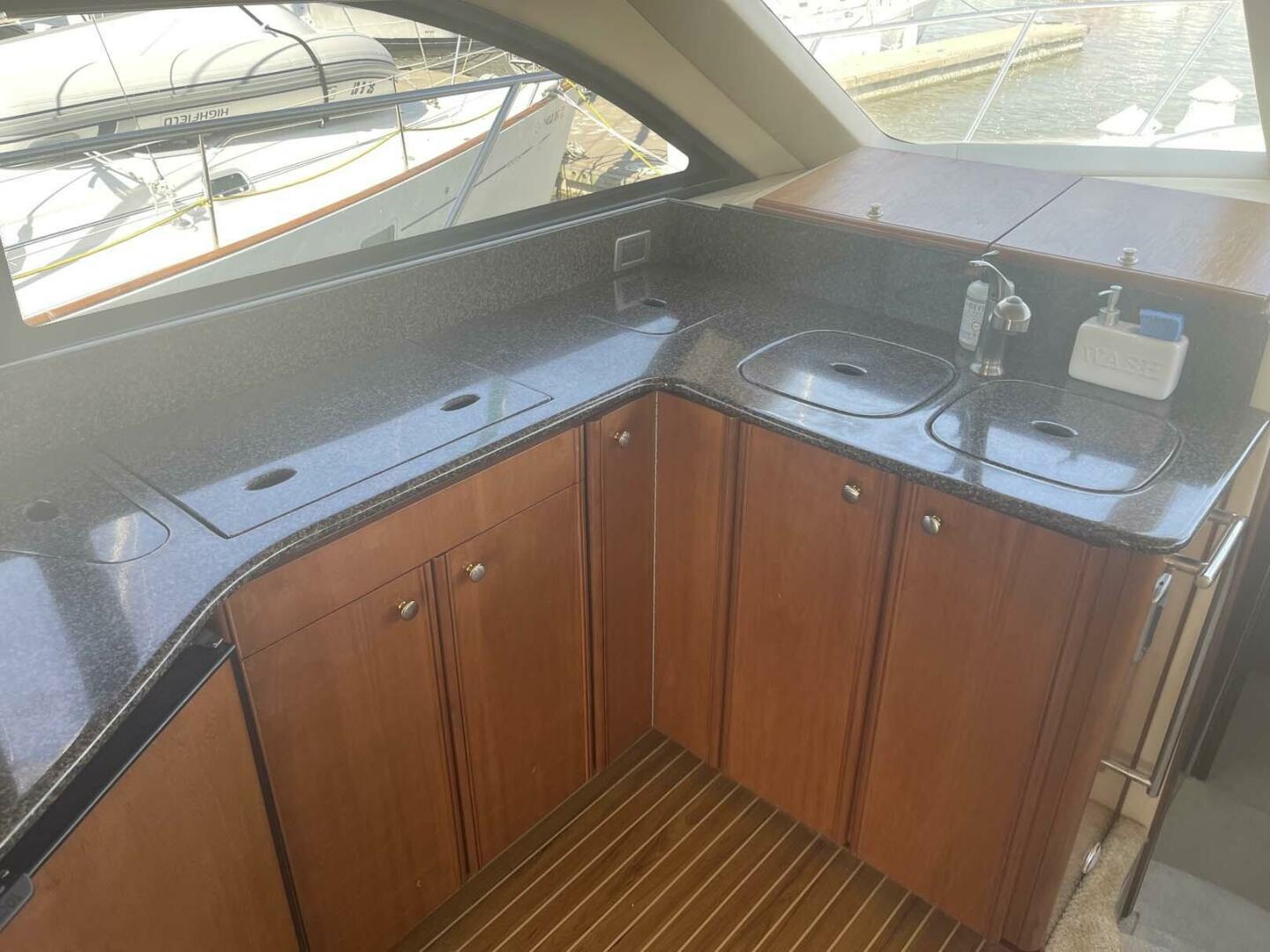 2006 Meridian 411 Sedan - Image 25