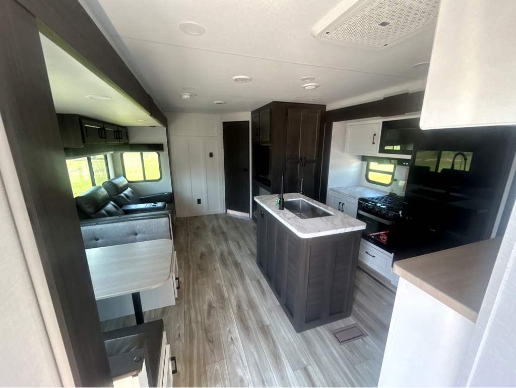 2026 VENTURE RV SPORTTREK 327VIK - Image 11