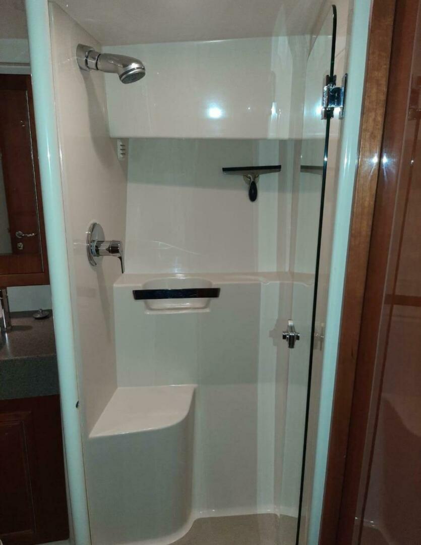 2009 Riviera 47 Enclosed Flybridge Series II - Image 10