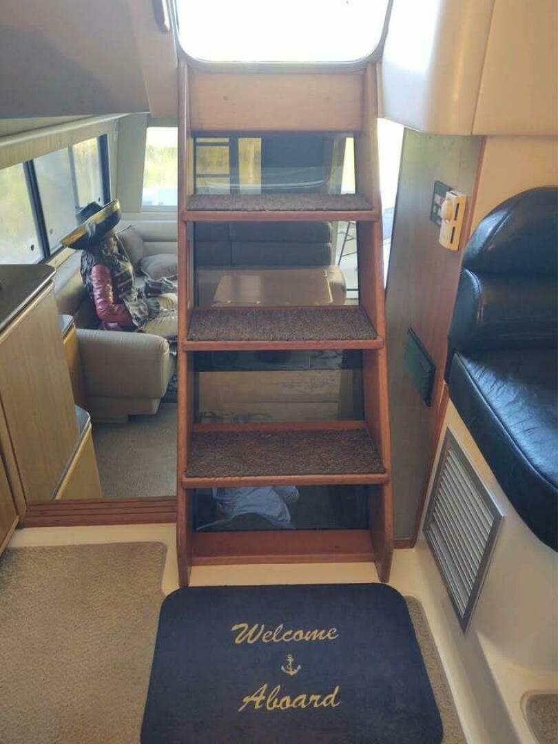2000 Bayliner 4788 Pilot House Motoryacht - Image 8