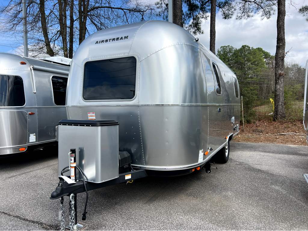 2026 AIRSTREAM WORLD TRAVELERUSA 22RB - Image 2