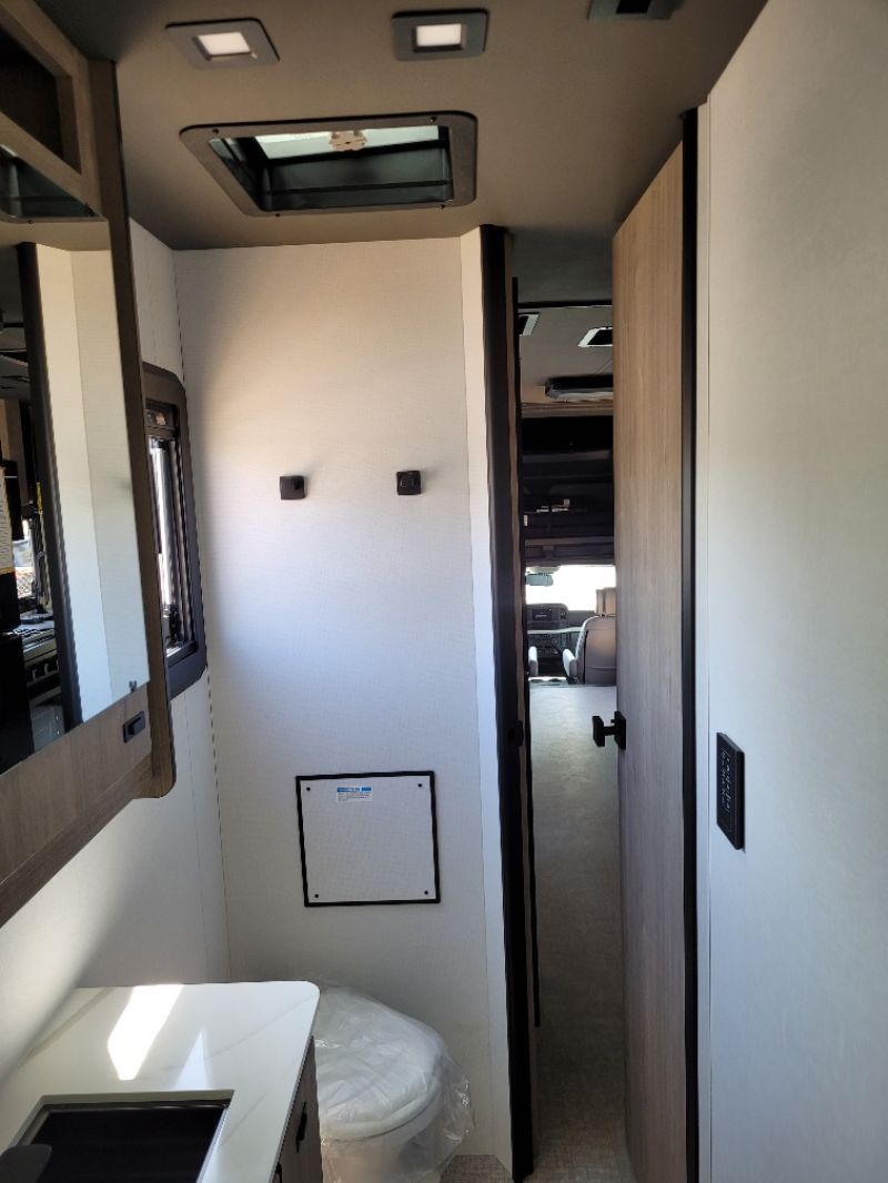 2026 Grand Design Lineage Series F 31ZW5 - Image 15