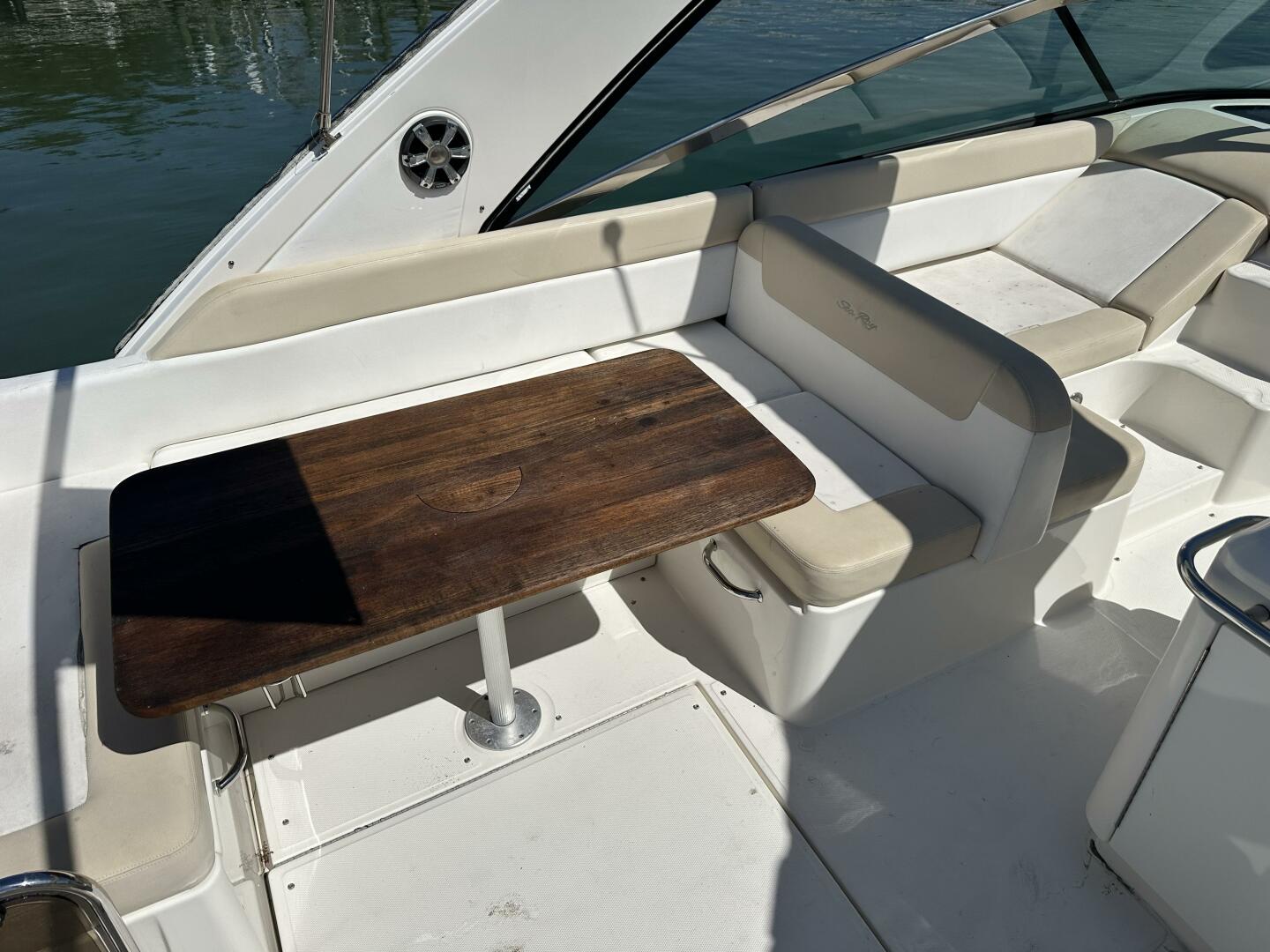 2013 Sea Ray 370 Venture - Image 2