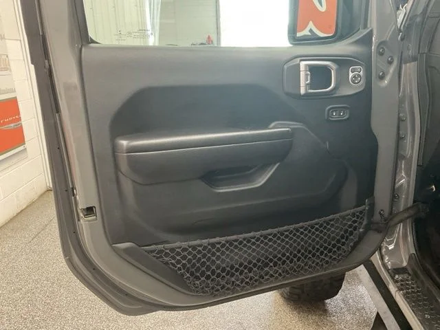2020 Jeep Gladiator Crew Cab Rubicon 4WD - Image 12