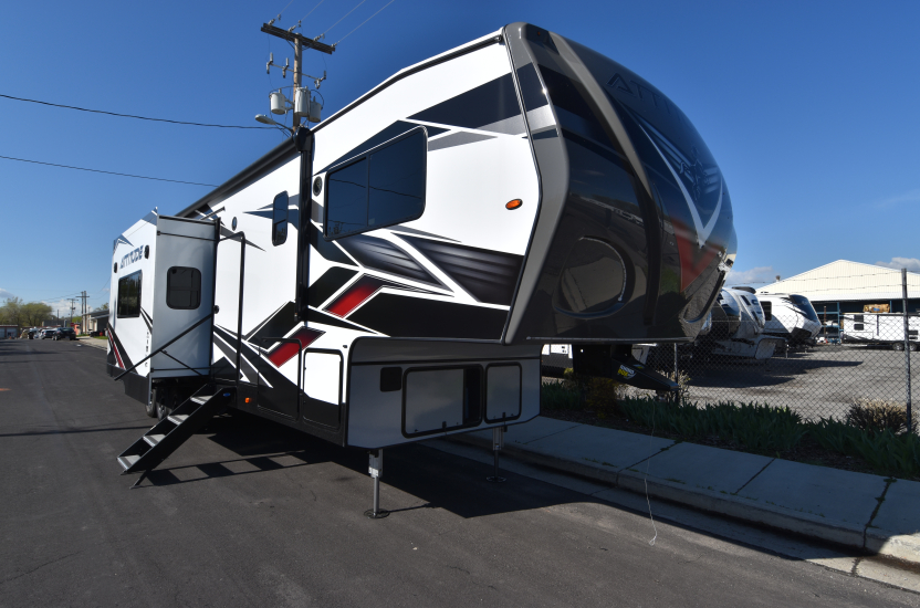 2025 Eclipse Attitude Wide Lite 5th Wheel 39A15G - Image 1
