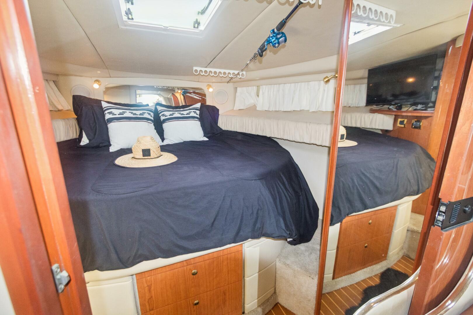 2000 Sea Ray 370 Express Cruiser - Image 4