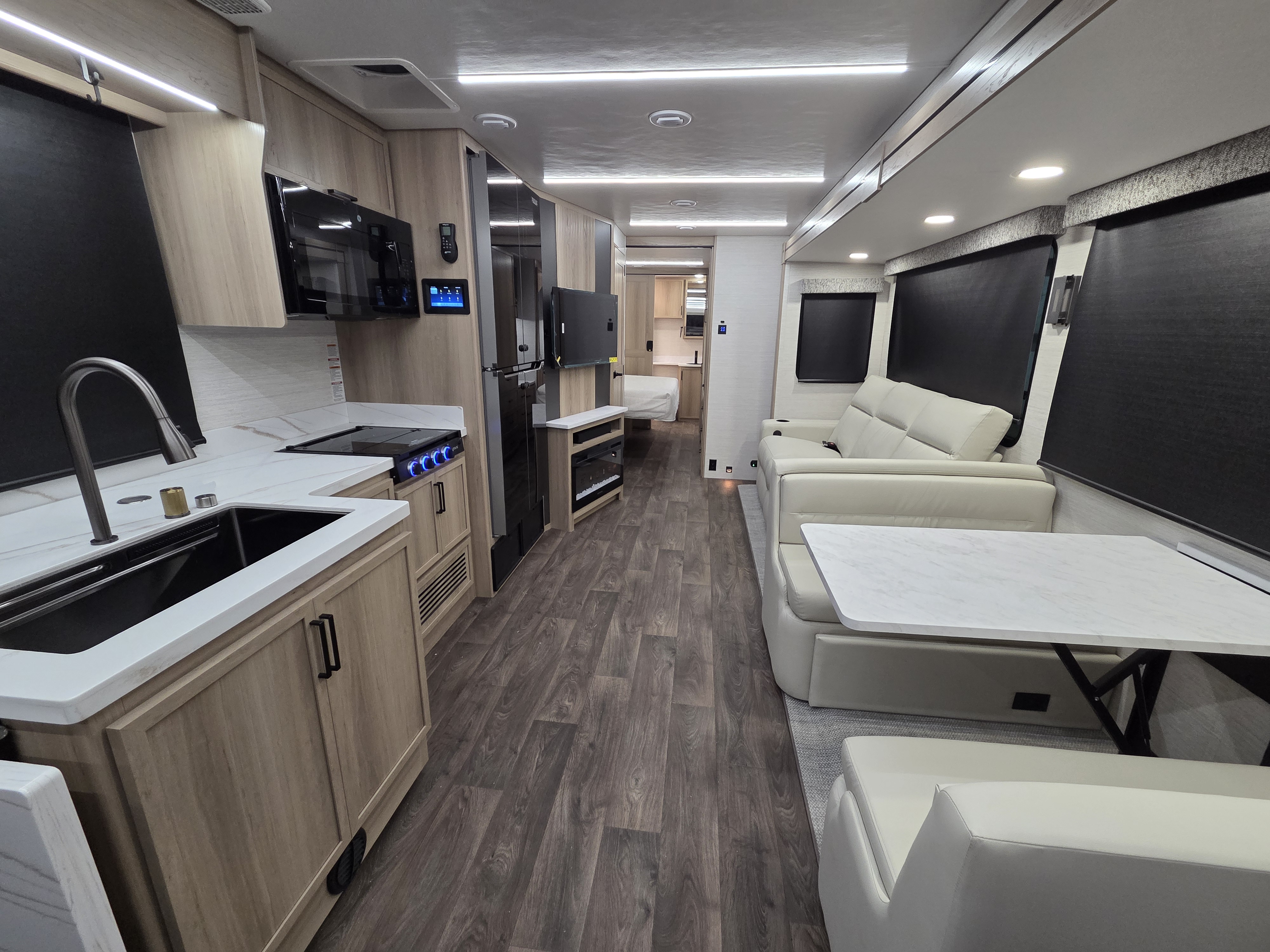 2027 Dynamax Europa S 37CA - Image 5