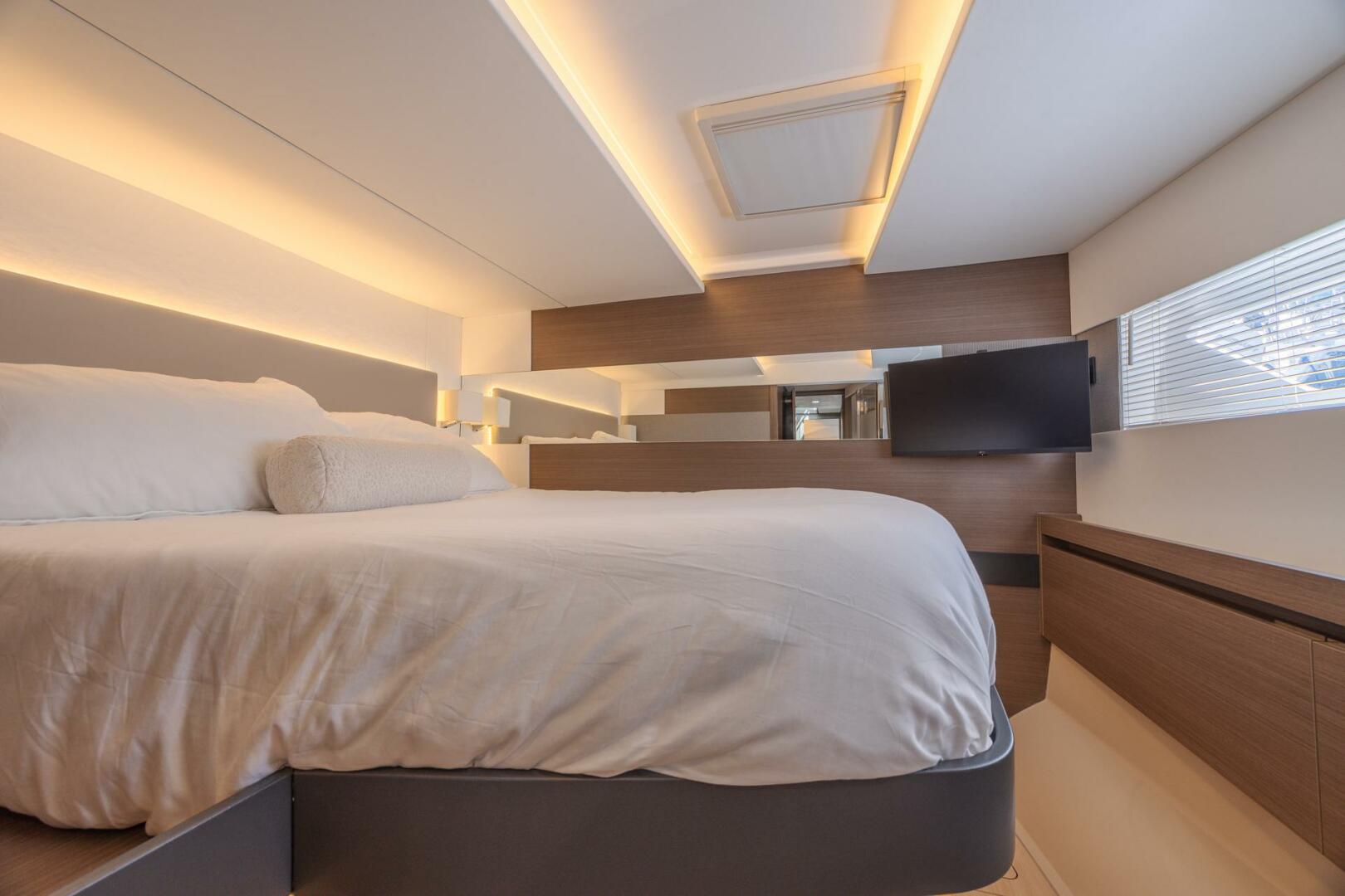 2024 Leopard 53 Powercat - Image 21