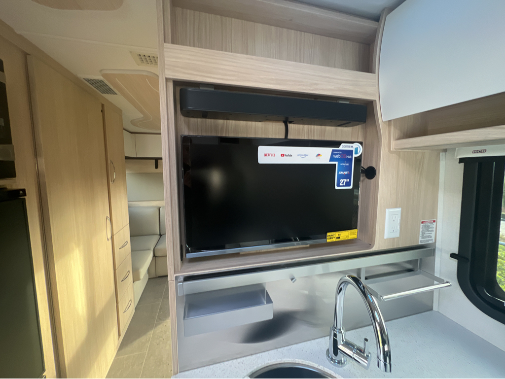 2026 Leisure Travel Unity U24RL - Image 9