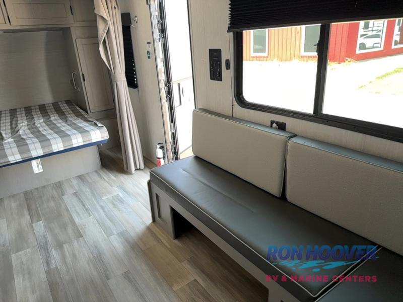 2025 COACHMEN VIKING 25QBH - Image 17