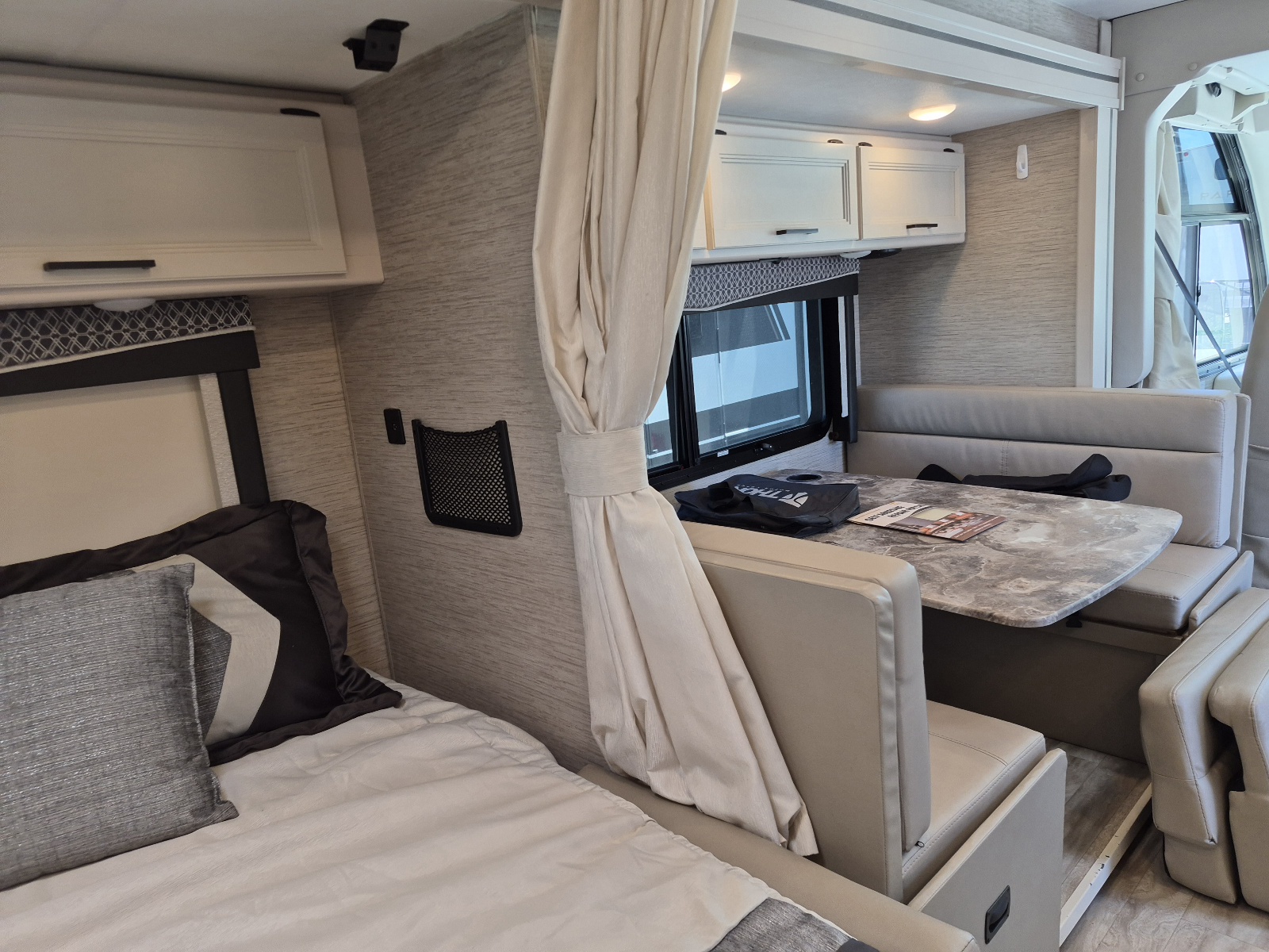 2023 Thor Motor Coach Vegas 24.4 - Image 18