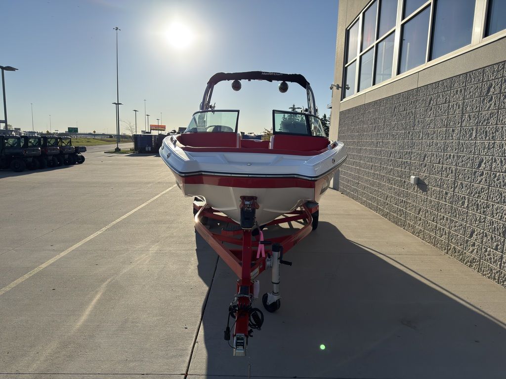 2019 MasterCraft XT22 - Image 9