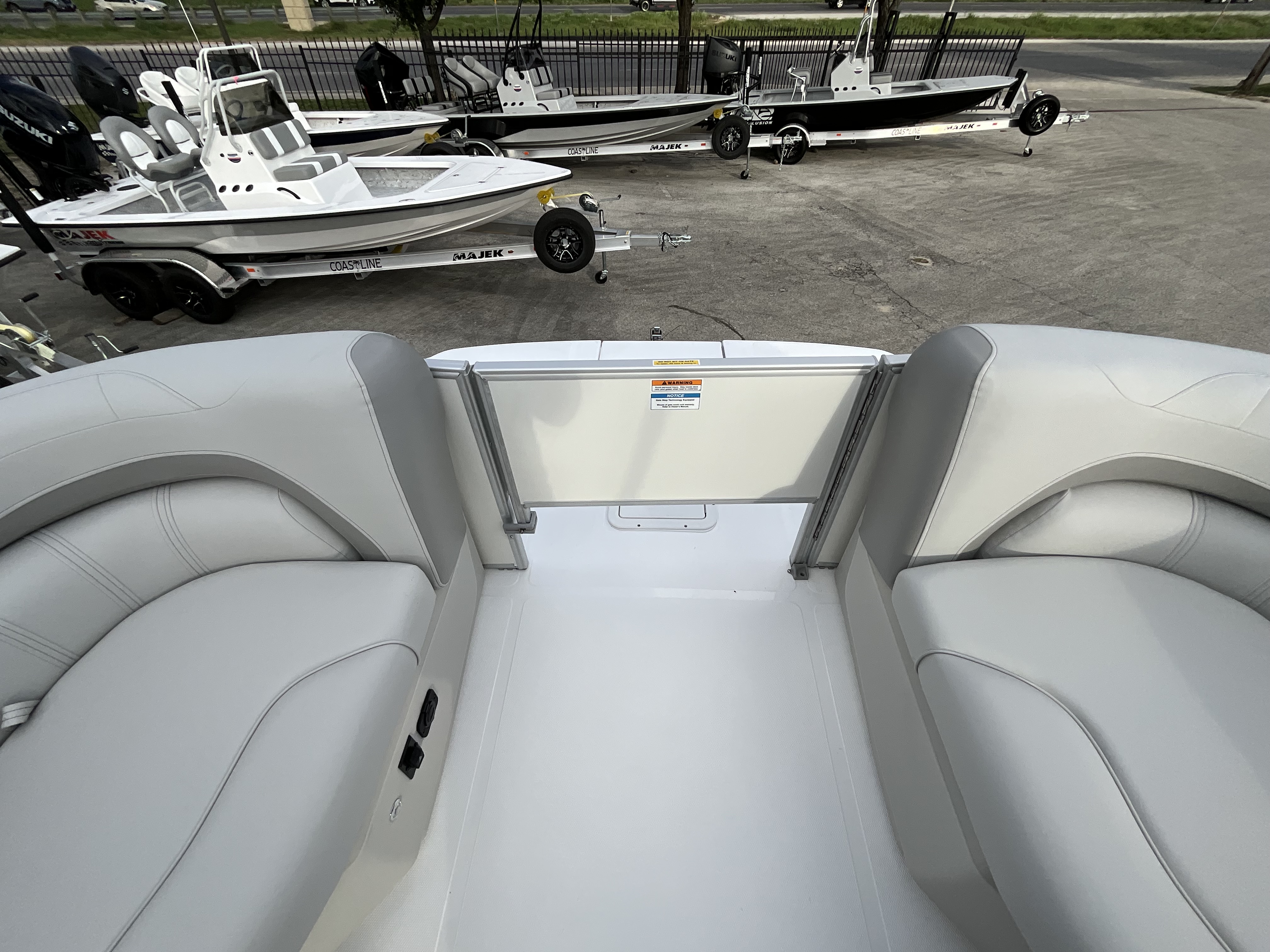 2027 Hurricane FunDeck 2360 REF - Image 30
