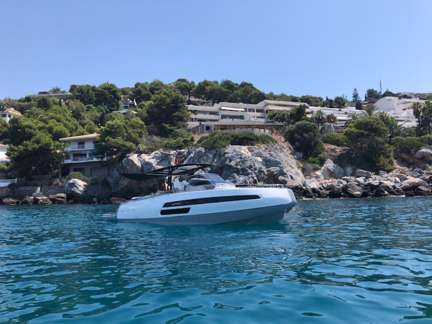 2018 Invictus 370 GT - Image 2