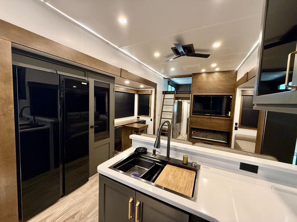 2027 High Country 391TB - Image 14
