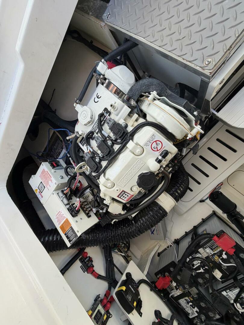 2023 Sea Ray 320 Outboard - Image 44