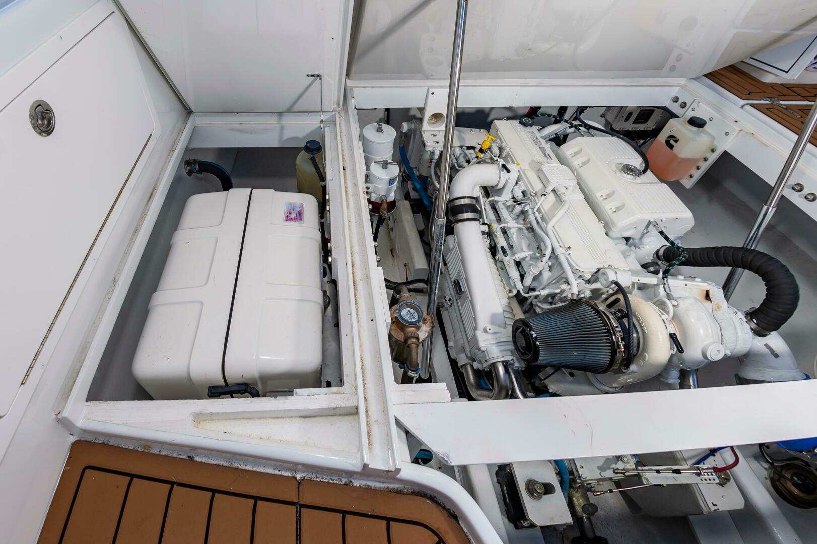 2024 Custom Chesapeake Bay Built Custom 33' - Image 27