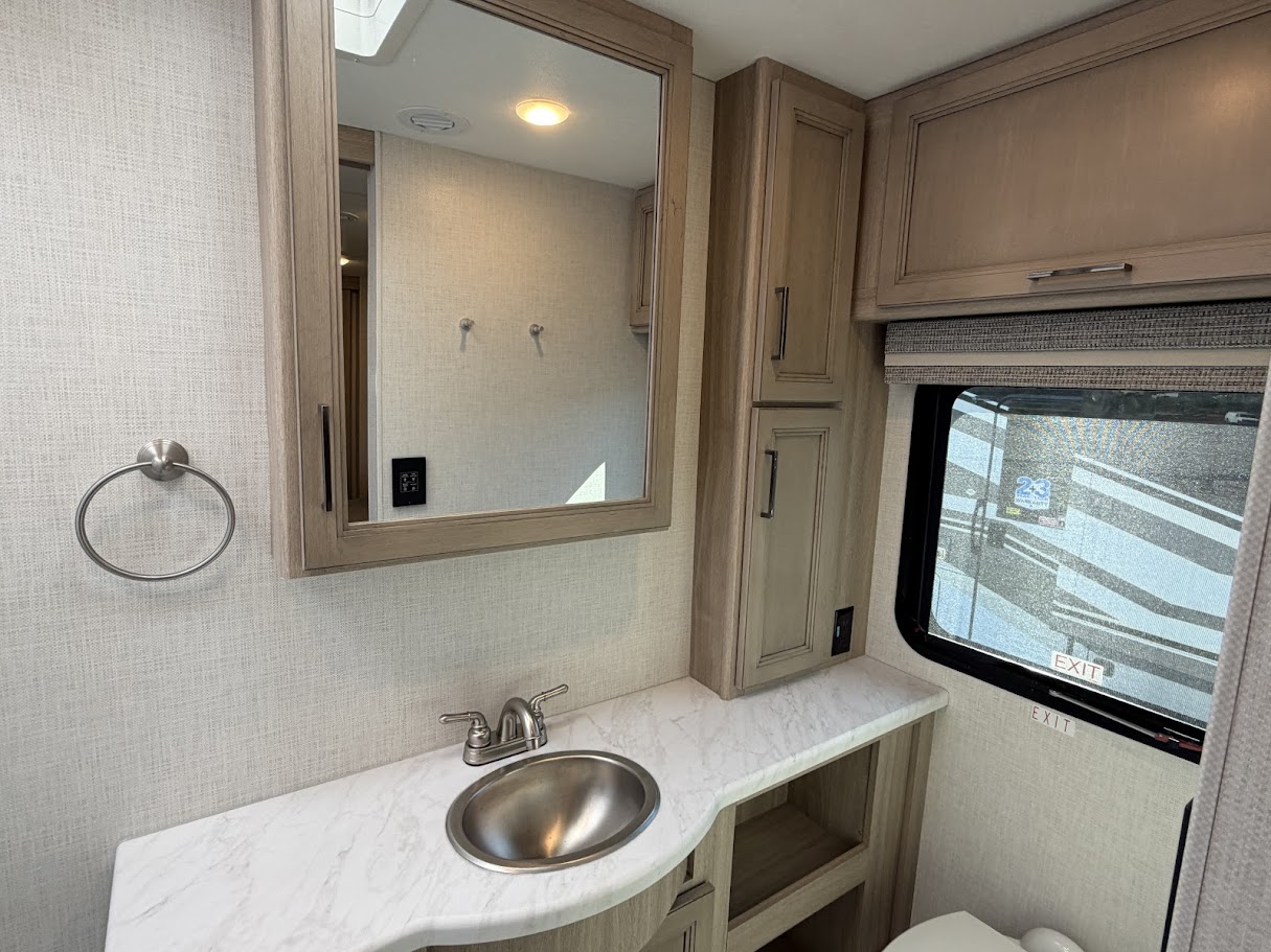 2027 THOR MOTOR COACH HURRICANE 36H - Image 36