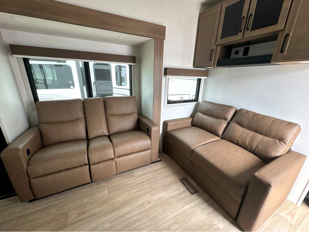 2027 VENTURE RV SPORTTREK 353VRK - Image 17