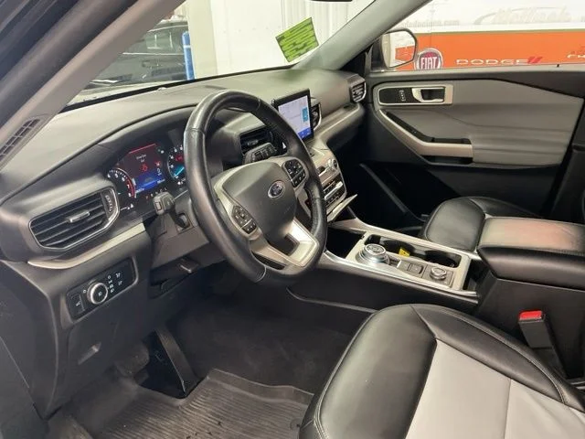 2023 Ford Explorer Utility 4D XLT 4WD - Image 12