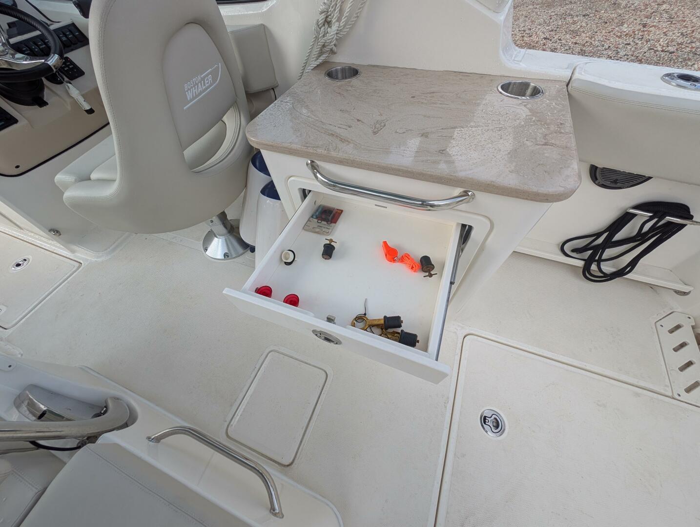 2023 Boston Whaler 240 Vantage - Image 79