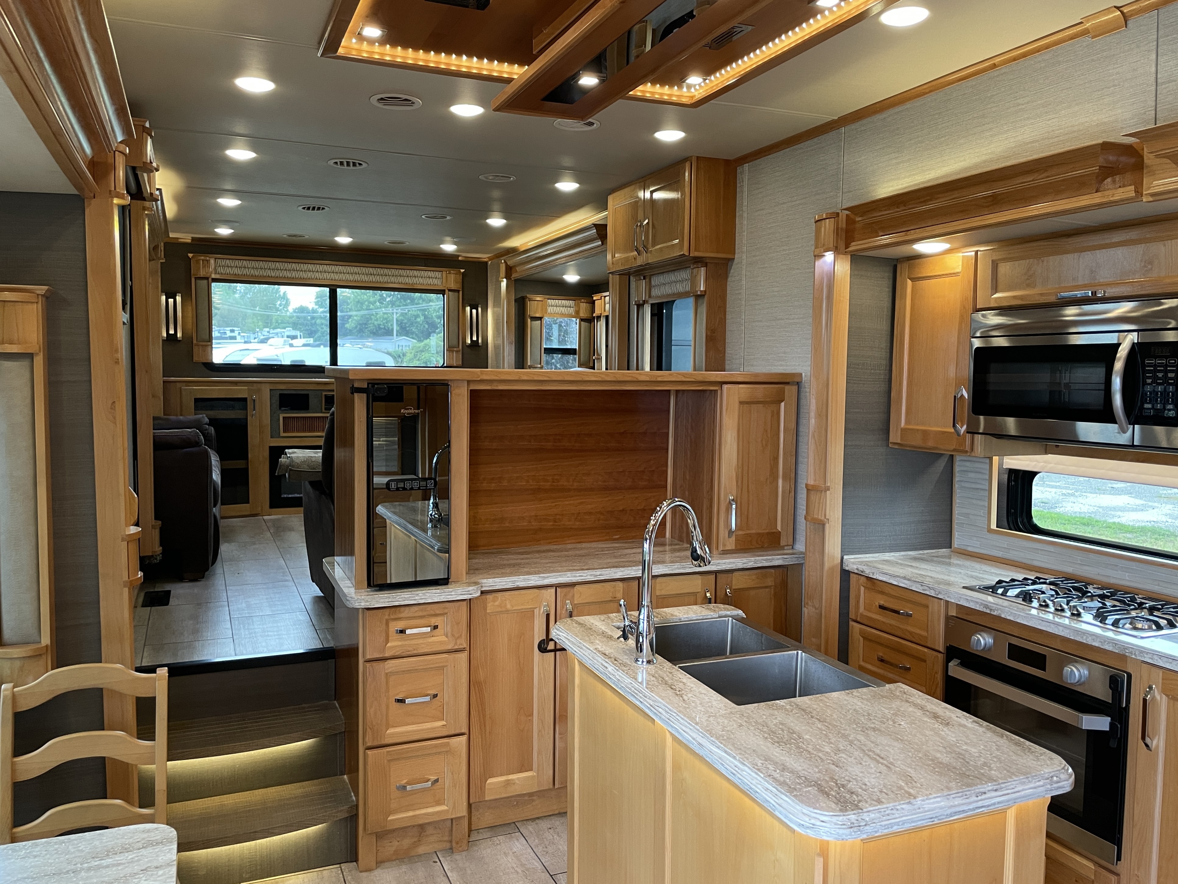 2020 Vanleigh RV Beacon 42RDB - Image 12