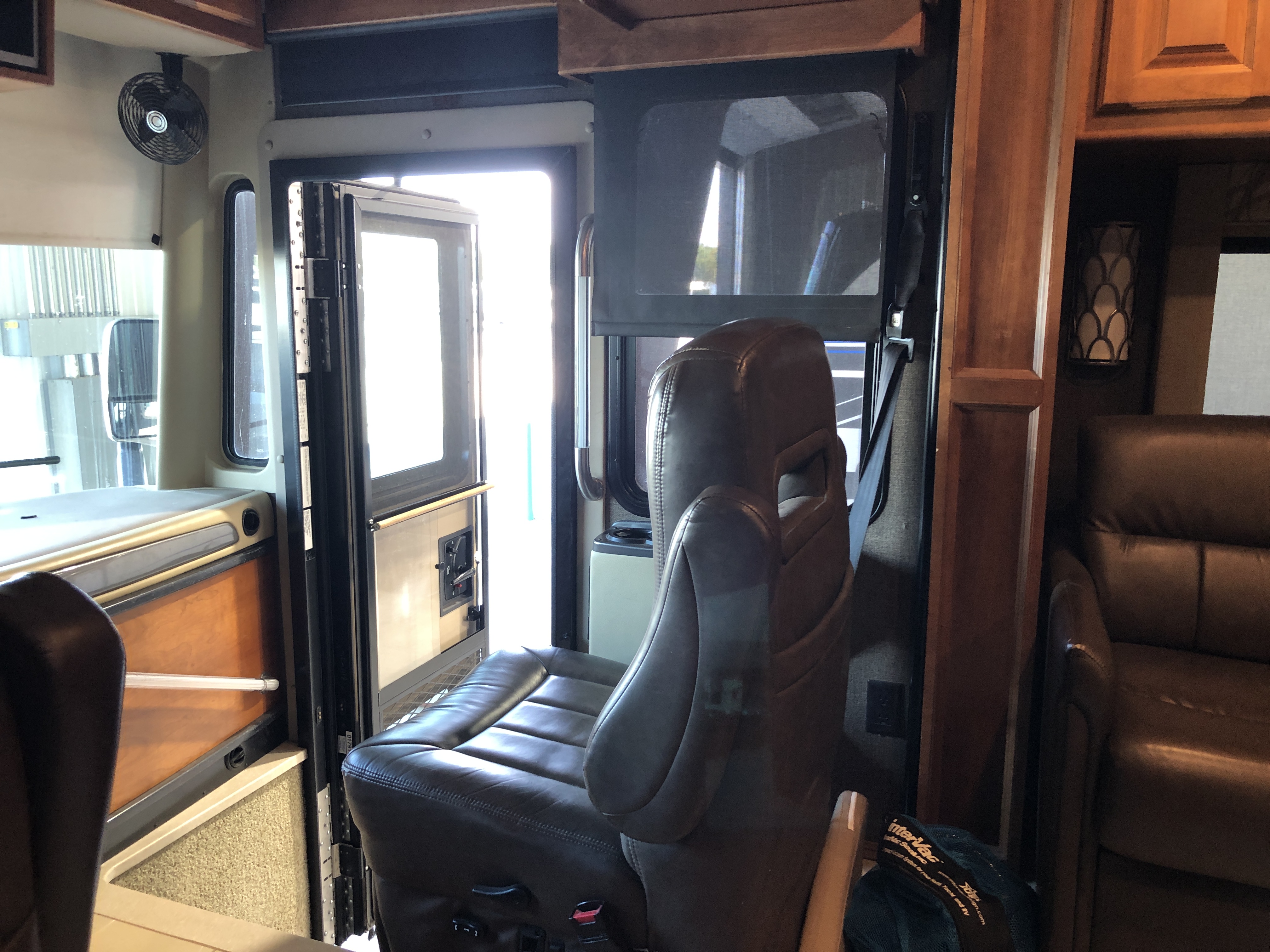 2017 Tiffin Allegro Red 38 QRA - Image 23