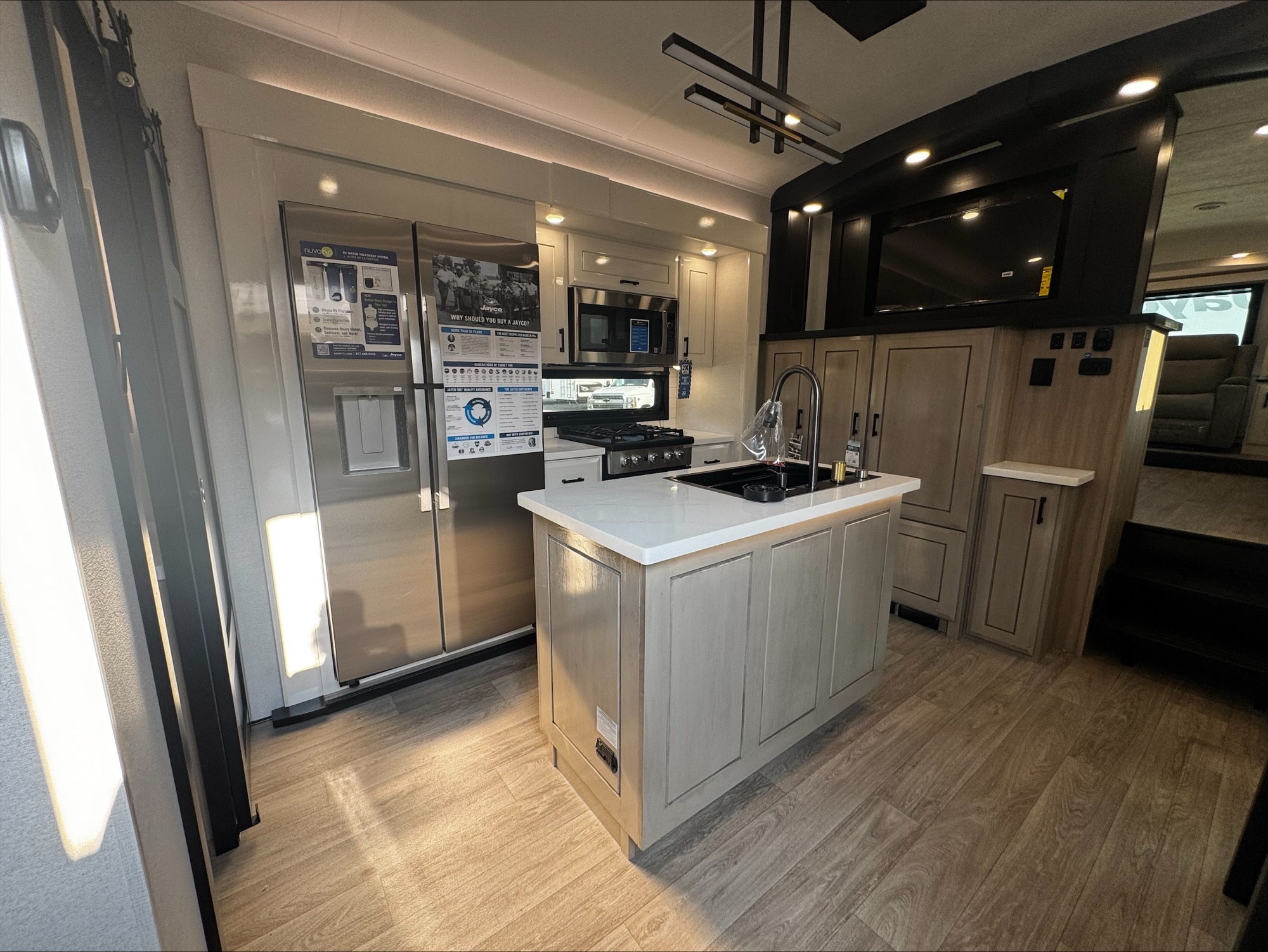 2027 JAYCO PINNACLE 39FLOK - Image 5