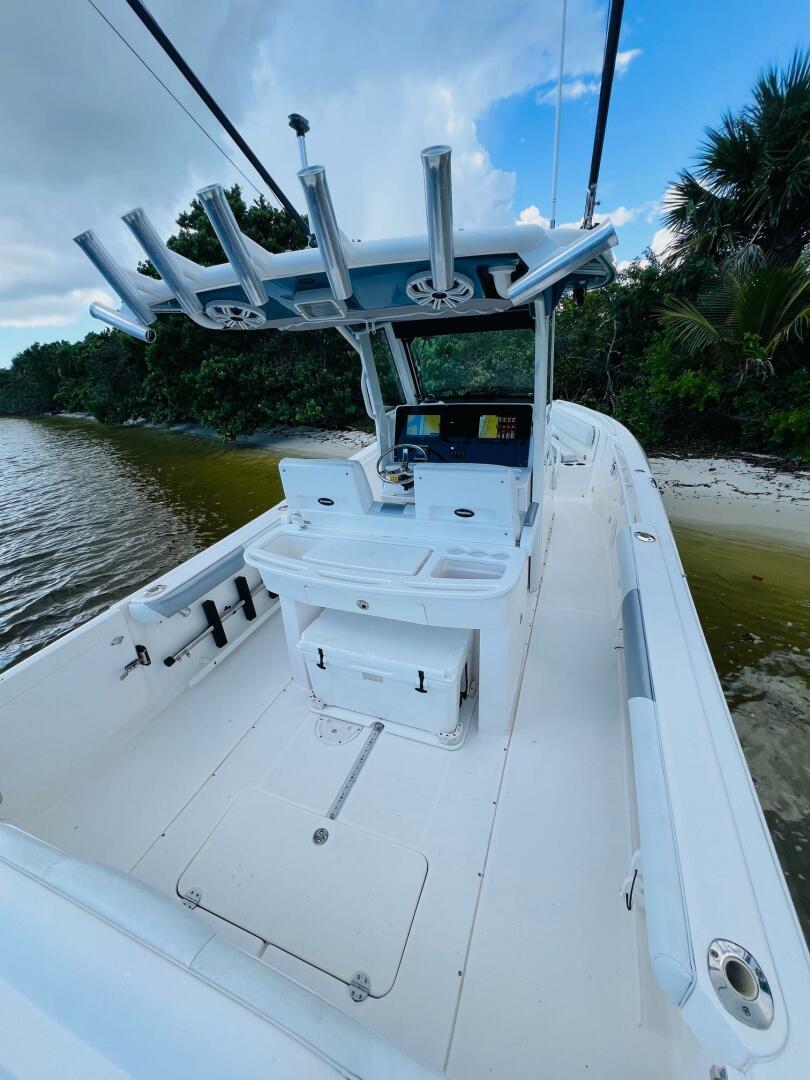 2012 Everglades 295 Center Console - Image 31