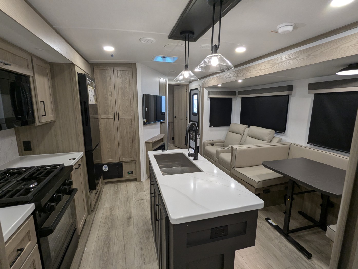 2026 Forest River Rockwood Signature 8336BH - Image 27