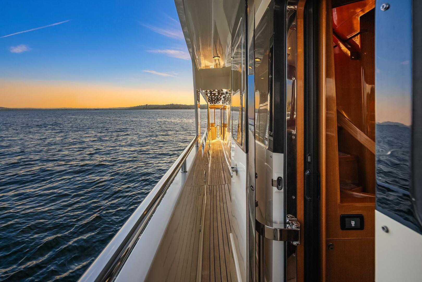 2014 Hampton 720 Skylounge LRC - Image 83