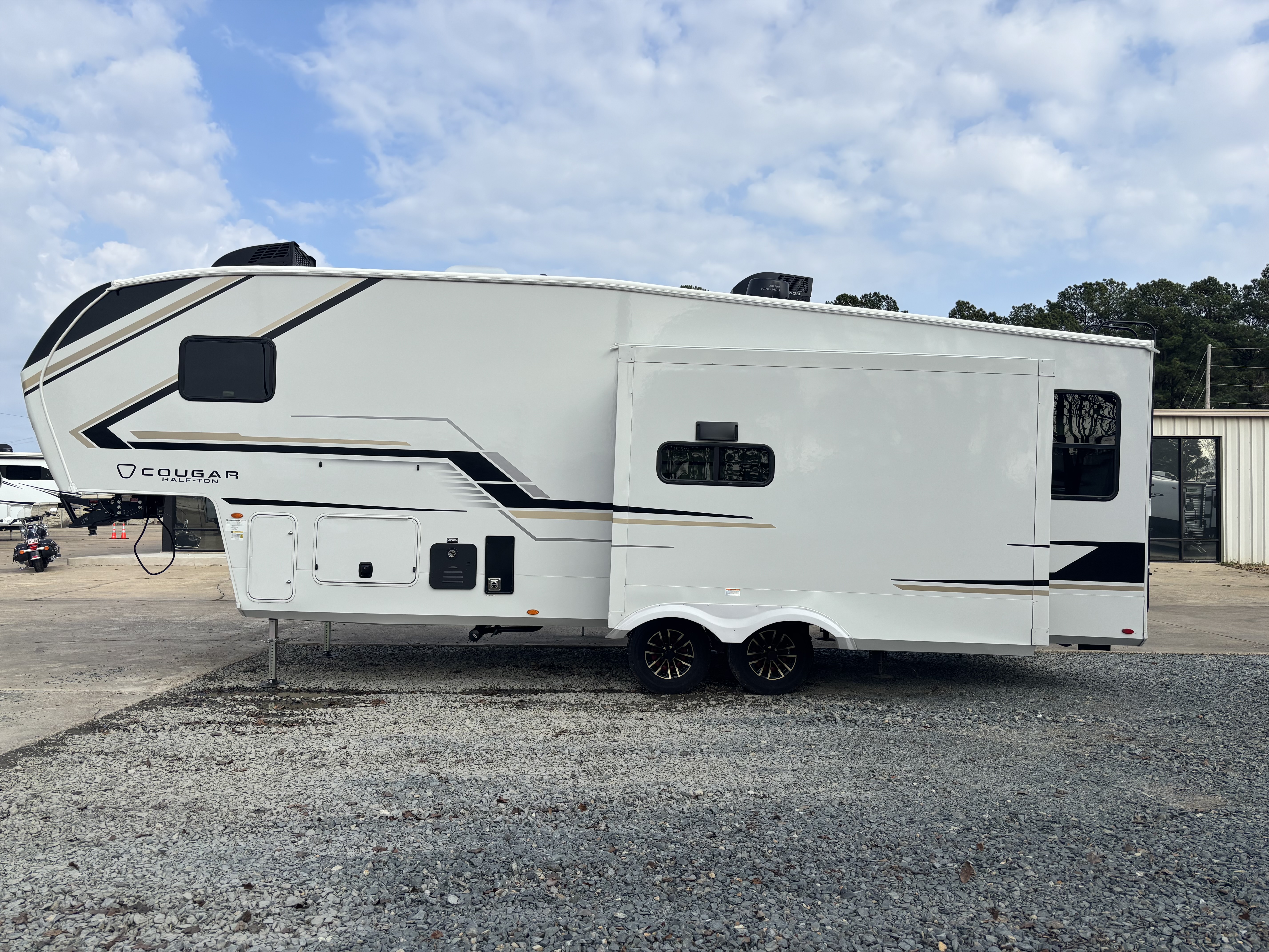 2026 Keystone Cougar Half-Ton 26RES - Image 6