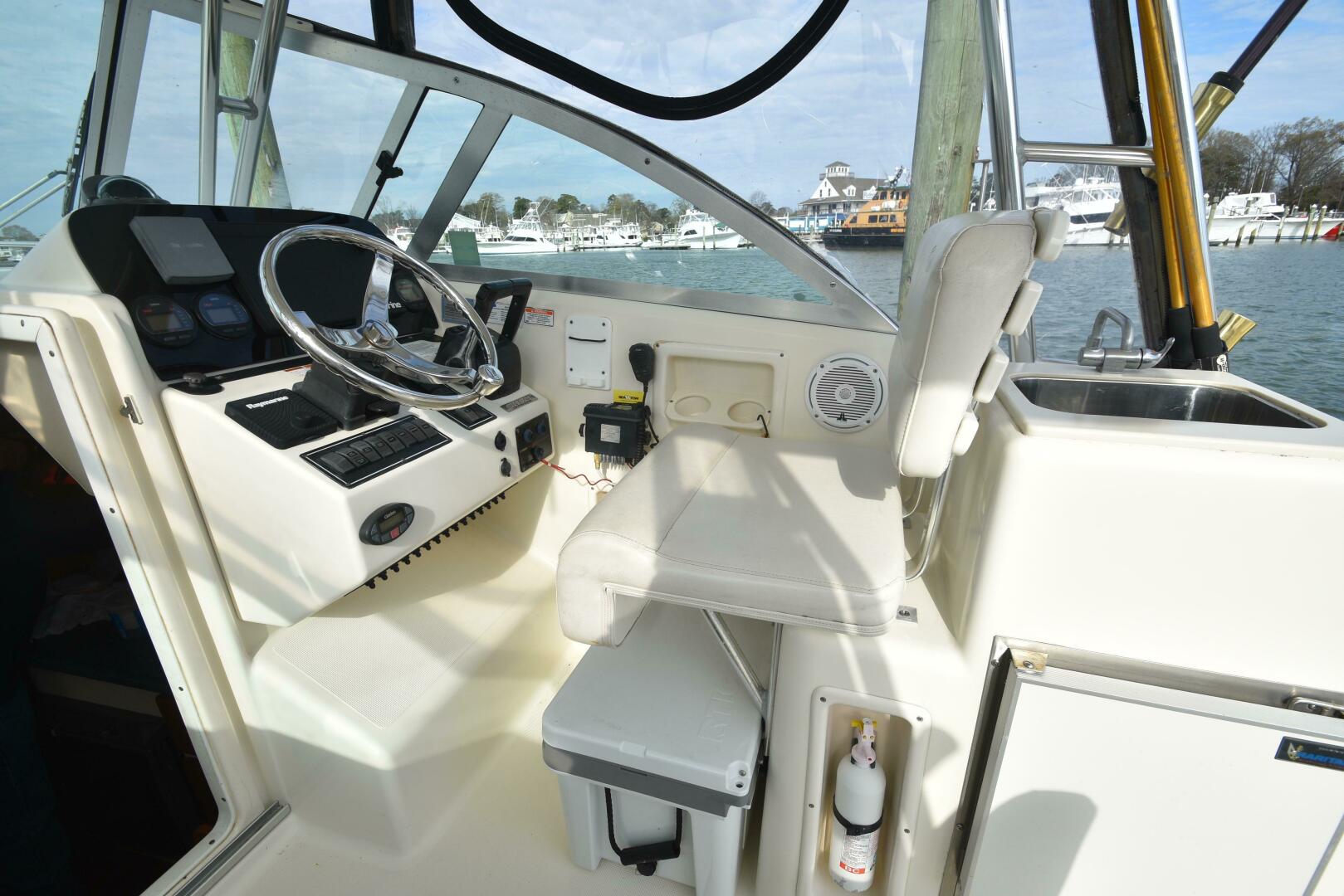2005 Pursuit 3070 Offshore Express - Image 13